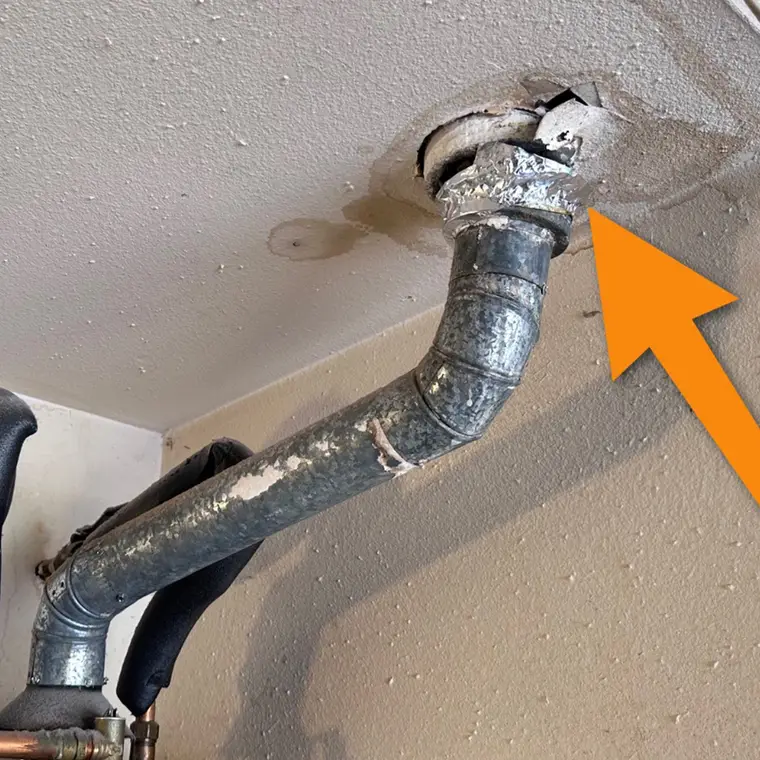Ducto de ventilación de un calentador de agua a gas revisado en una inspección
